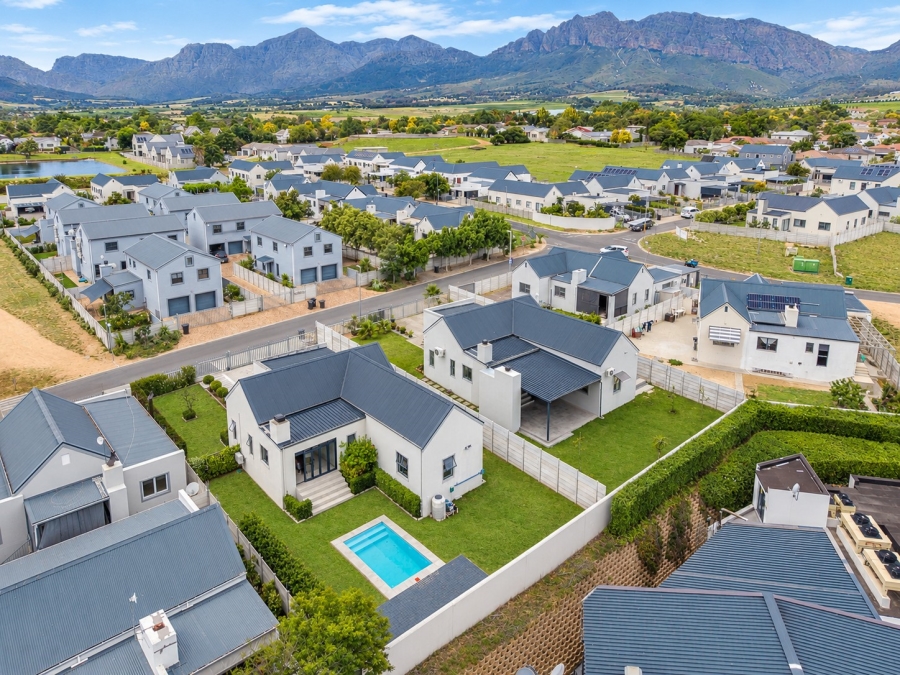 3 Bedroom Property for Sale in Uitsig Western Cape